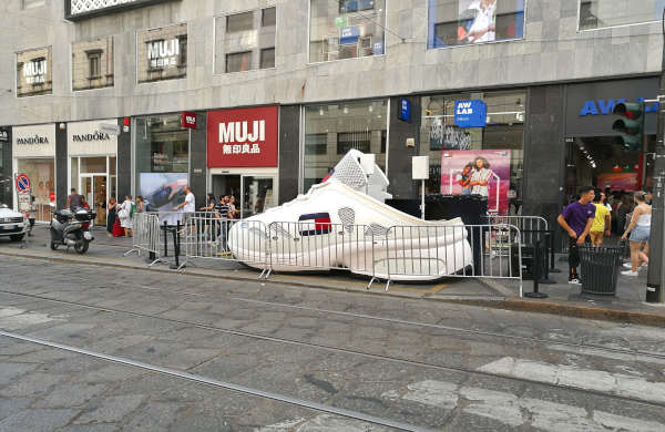 Milan,,Italy,-,07.18.2019:,Giant,Tommy,Hilfiger,Shoes,In,Front Milan,,Italy,-,07.18.2019:,Giant,Tommy,Hilfiger,Shoes,In,Front